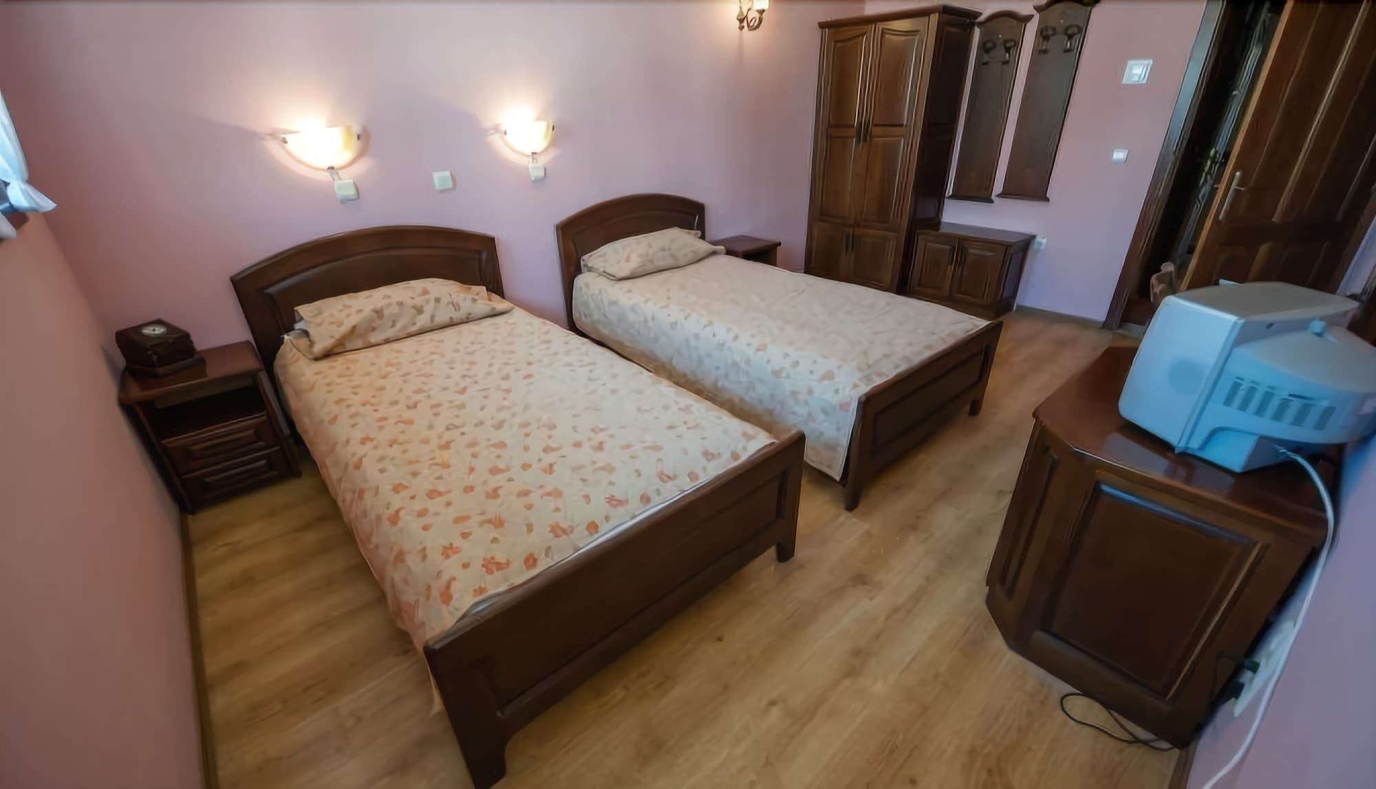 קרנבו Hotel Izvora מראה חיצוני תמונה